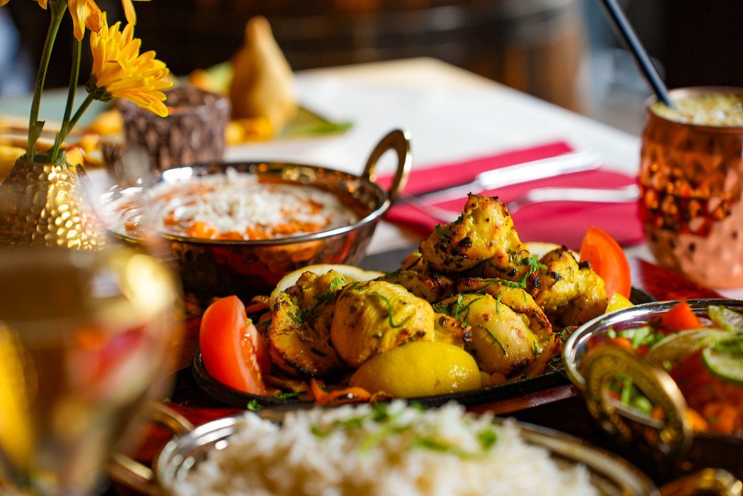 Indische Gerichte auf dem Tisch